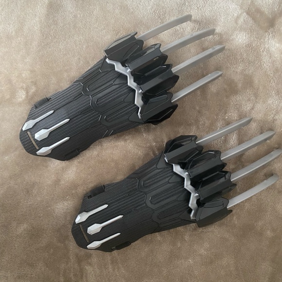 Black Panther Retractable Claws – Marvel Avengers Costume Accessory Toy - Picture 2 of 5